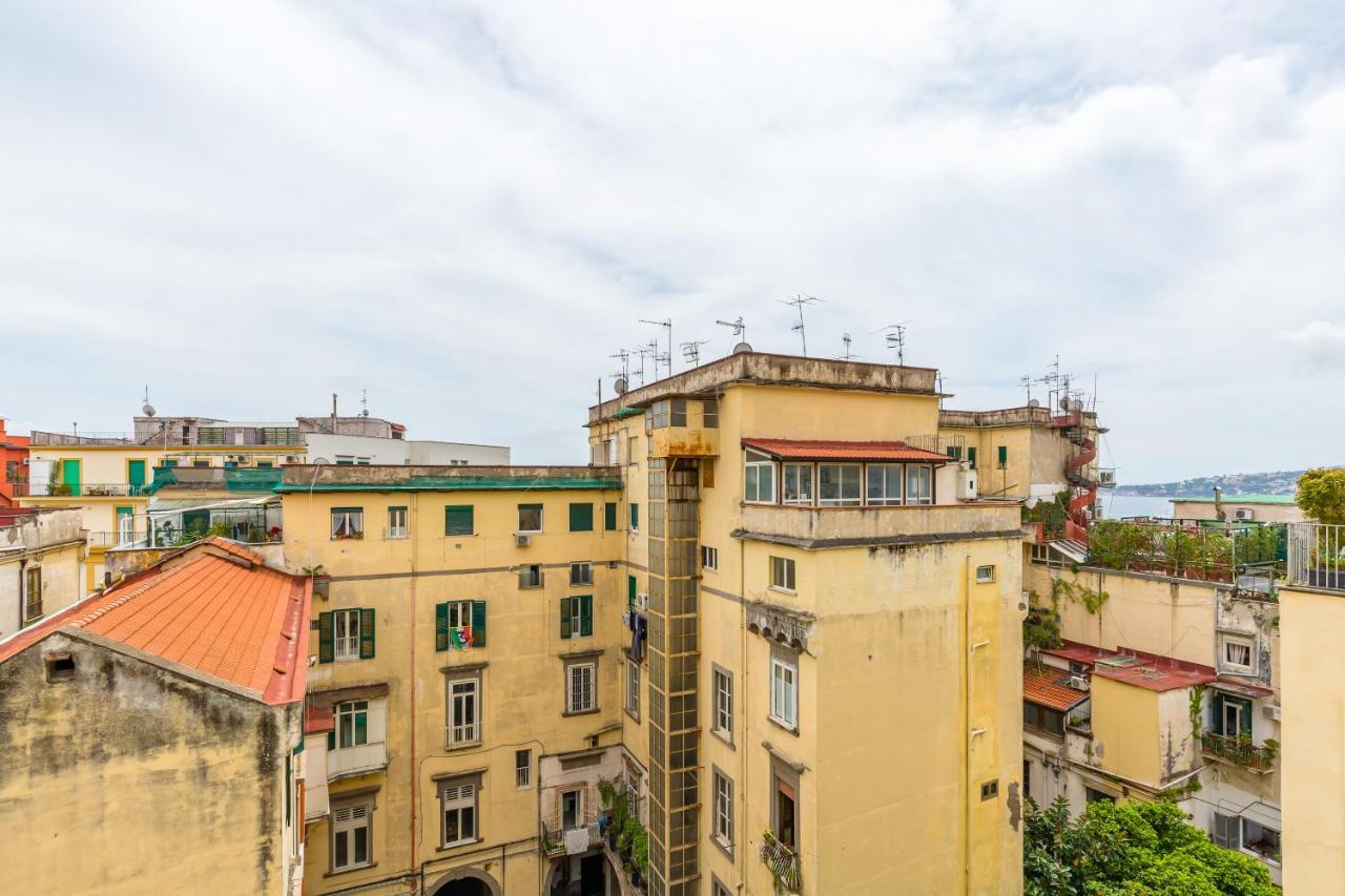 Appartement Jude'S Roof At Chiaia à Naples Extérieur photo