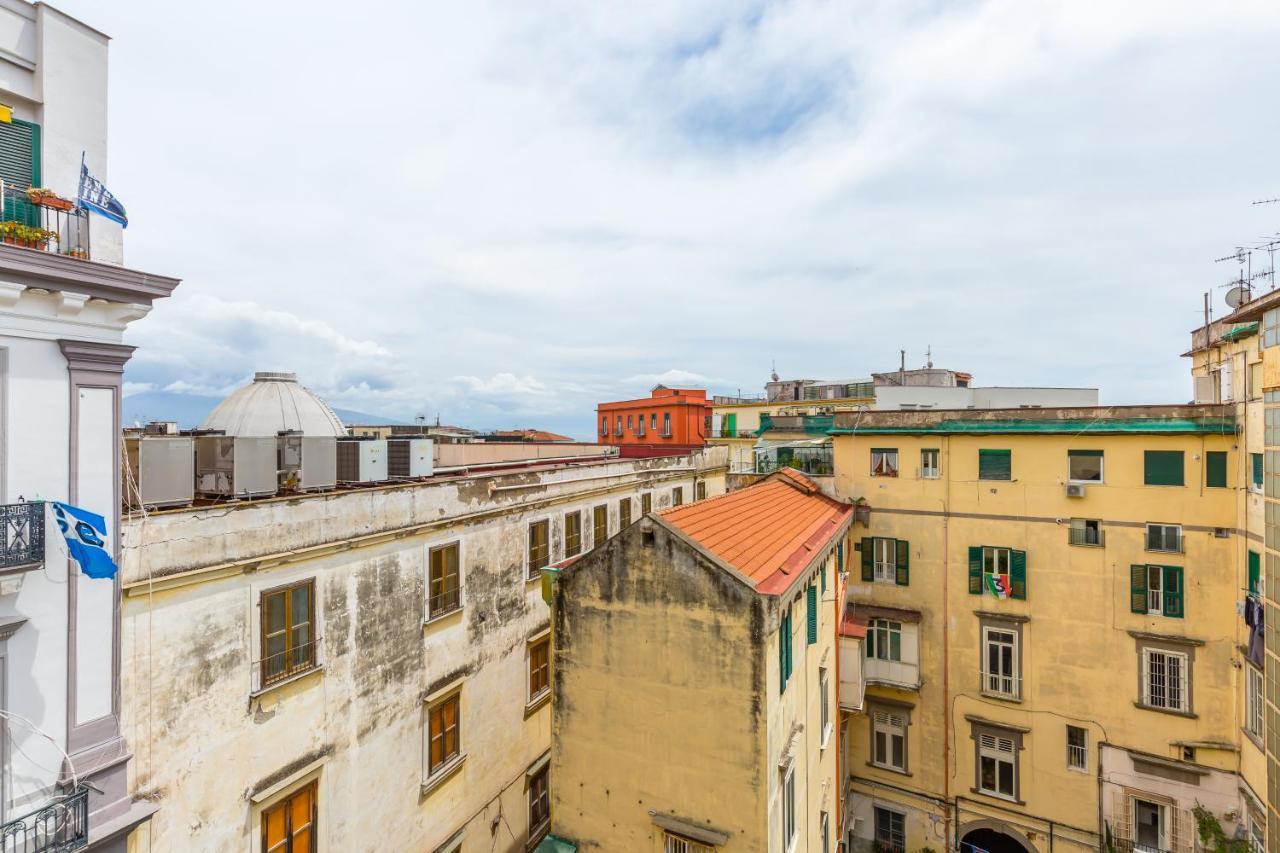 Appartement Jude'S Roof At Chiaia à Naples Extérieur photo